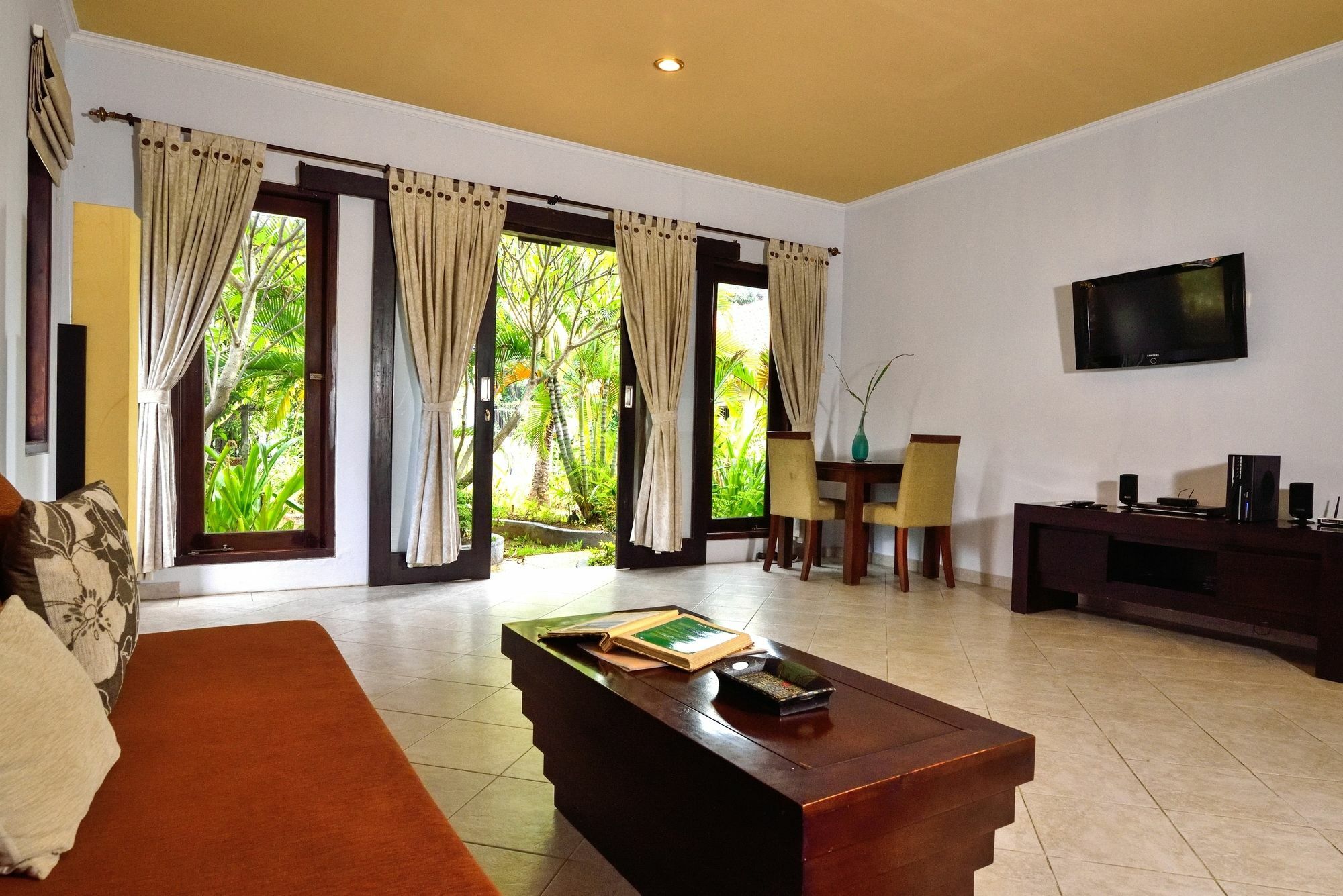 Dolphin Beach Bali Lovina Beach Extérieur photo